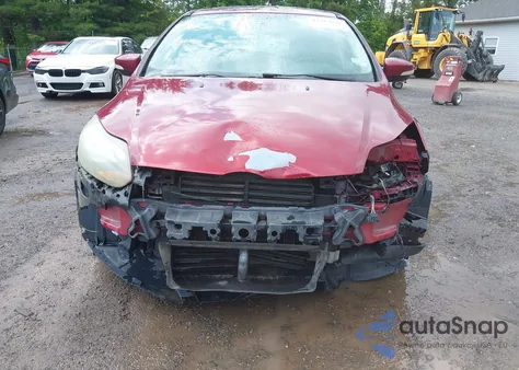 2014 Ford Focus Titanium из США, поврежденный, VIN 1FADP3N22EL374730